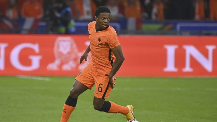 一竞技体育 -关于赛前体能课后，费耶诺德调整名单备战欧篮联，更衣室稳定，球探报告显示潜力的信息